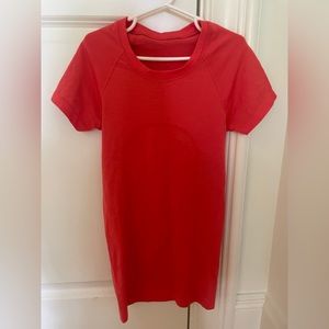 Lululemon Swiftly Tech Short-Sleeve 2.0. Size 0.
